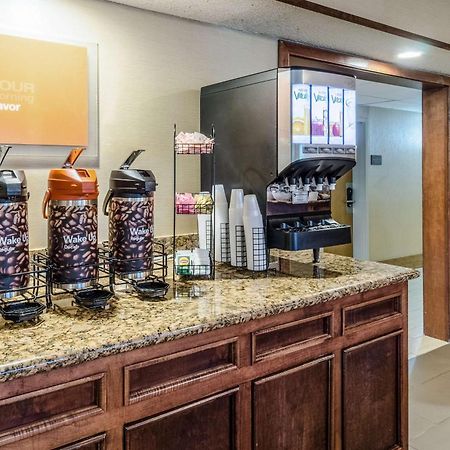 Comfort Inn & Suites West Springfield Bagian luar foto