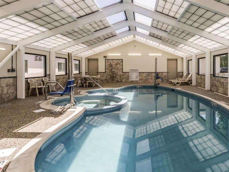 Comfort Inn & Suites West Springfield Bagian luar foto