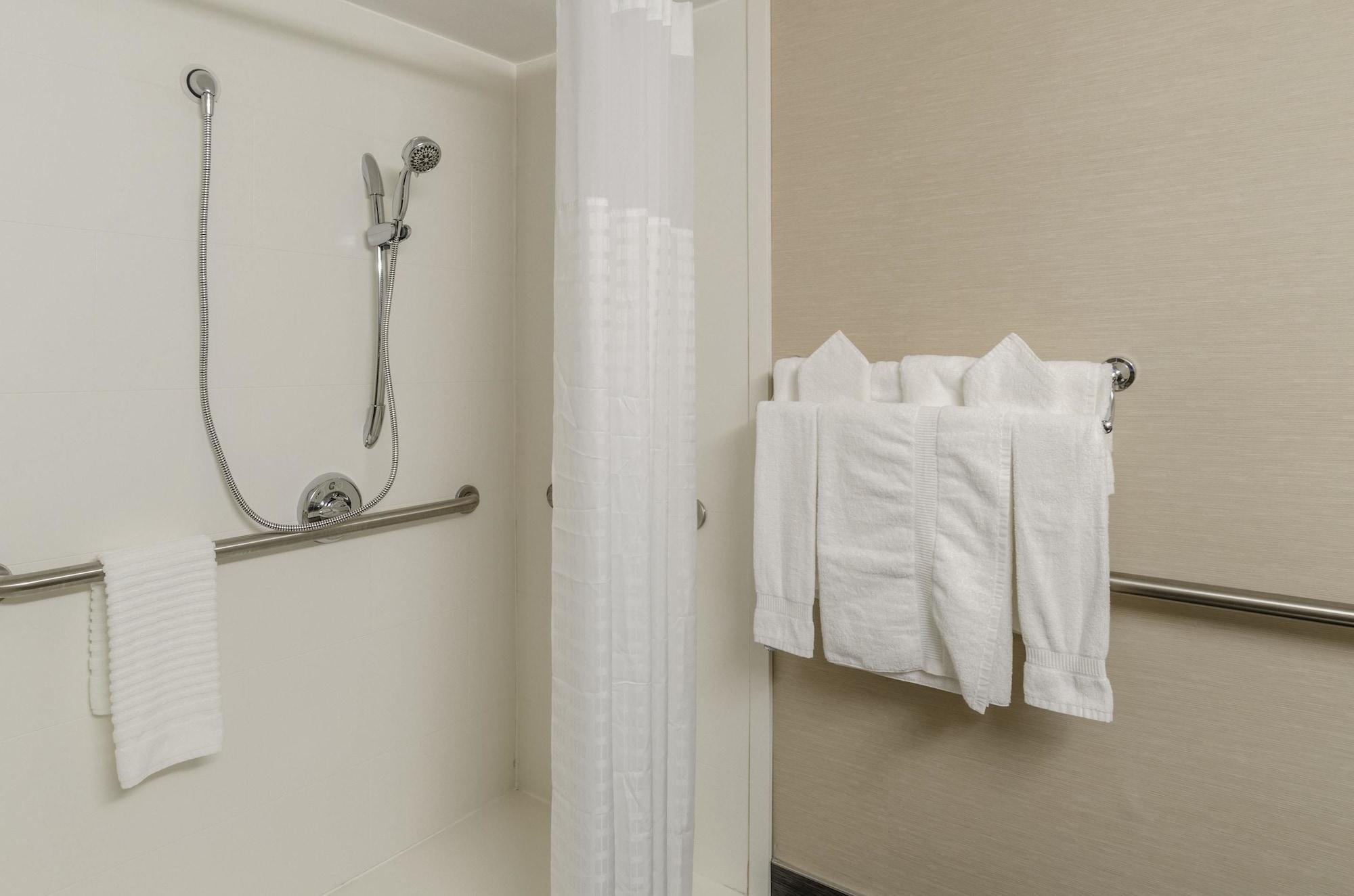 Comfort Inn & Suites West Springfield Bagian luar foto