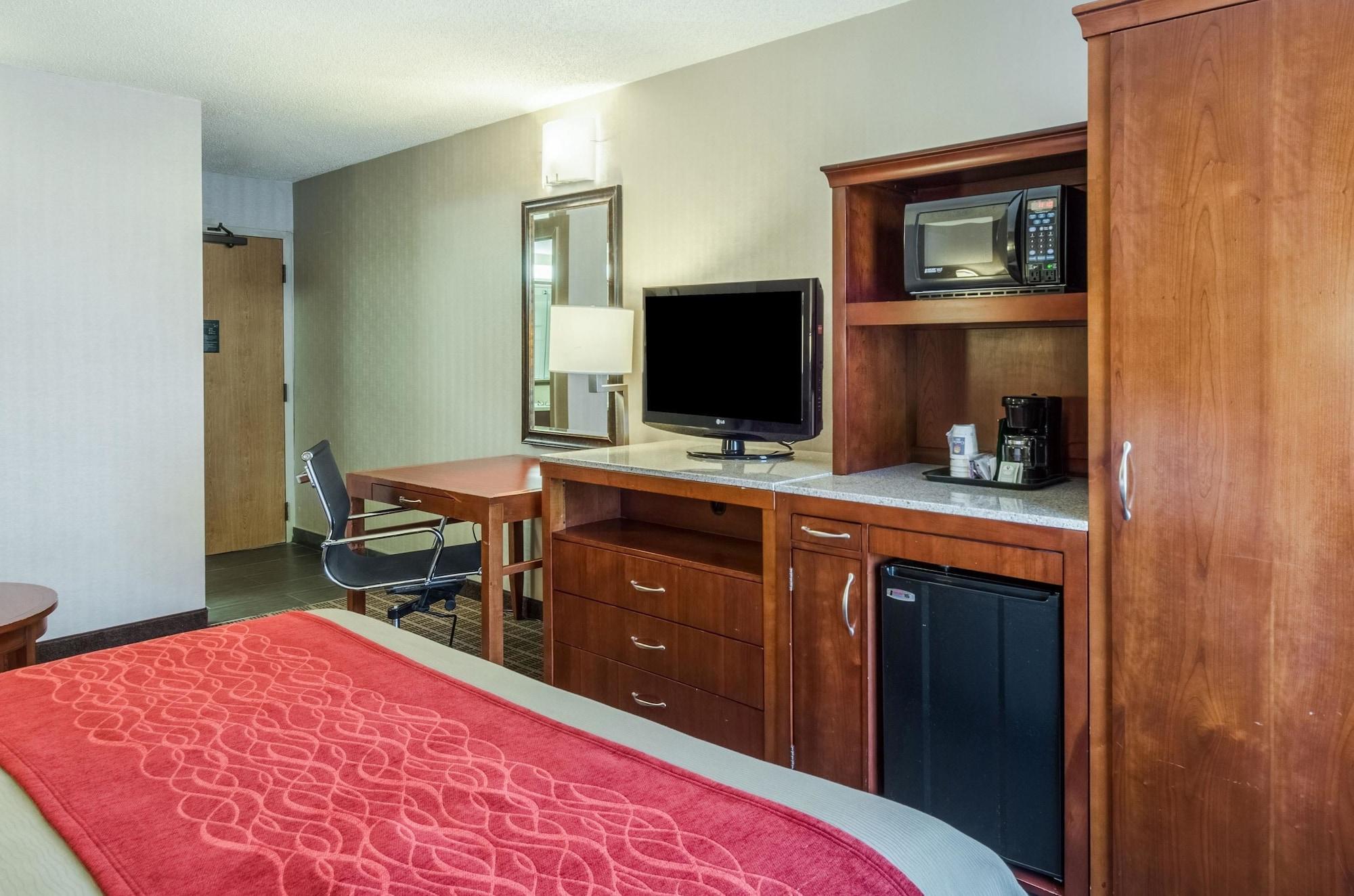 Comfort Inn & Suites West Springfield Bagian luar foto