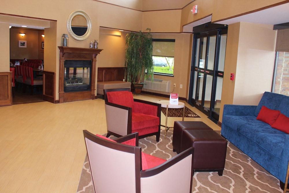 Comfort Inn & Suites West Springfield Bagian luar foto