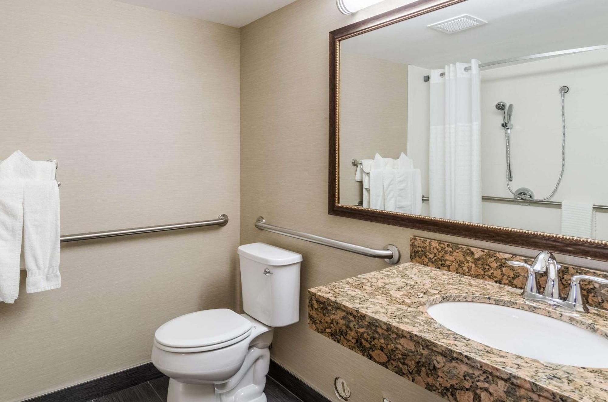 Comfort Inn & Suites West Springfield Bagian luar foto