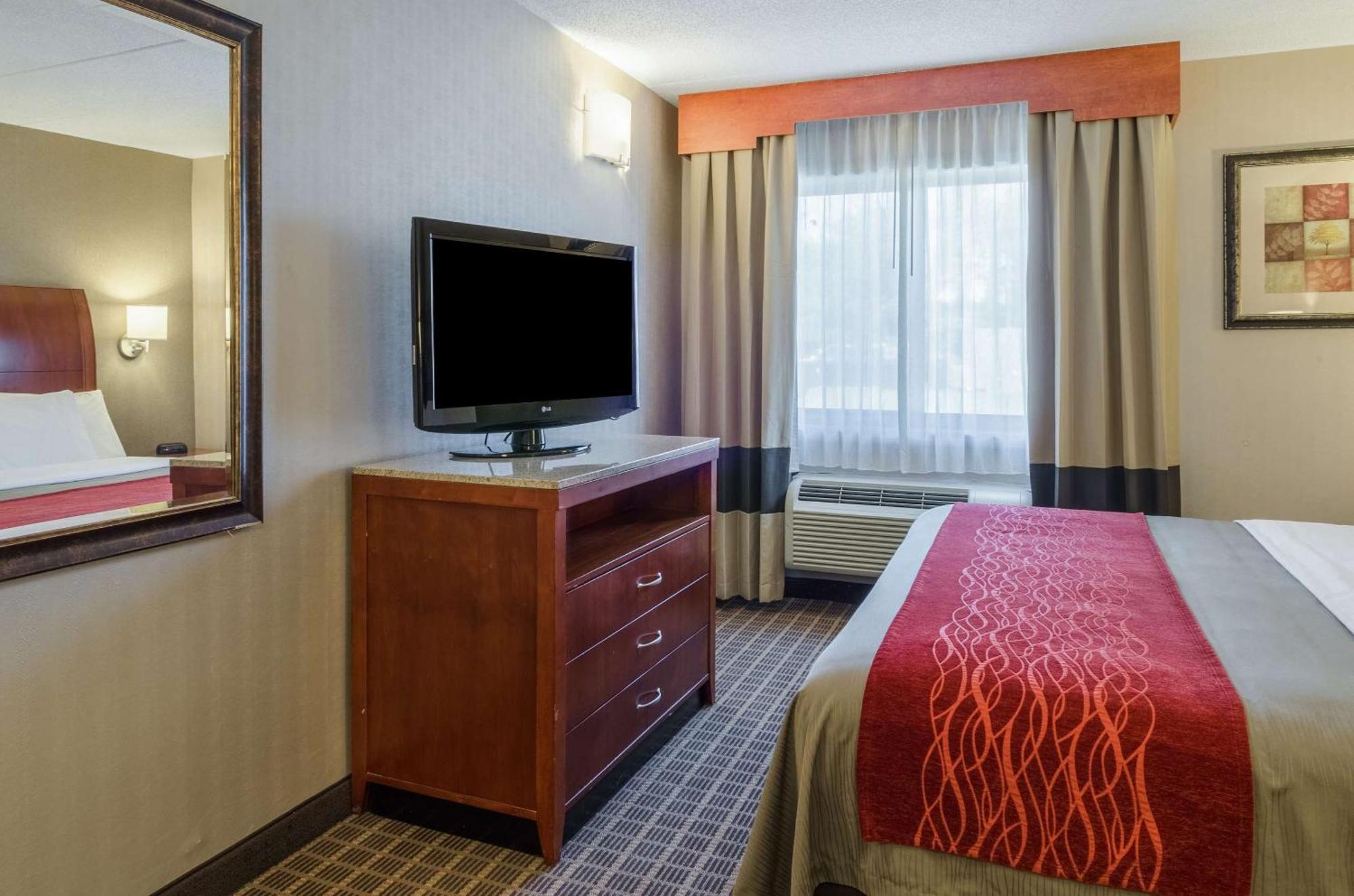 Comfort Inn & Suites West Springfield Bagian luar foto