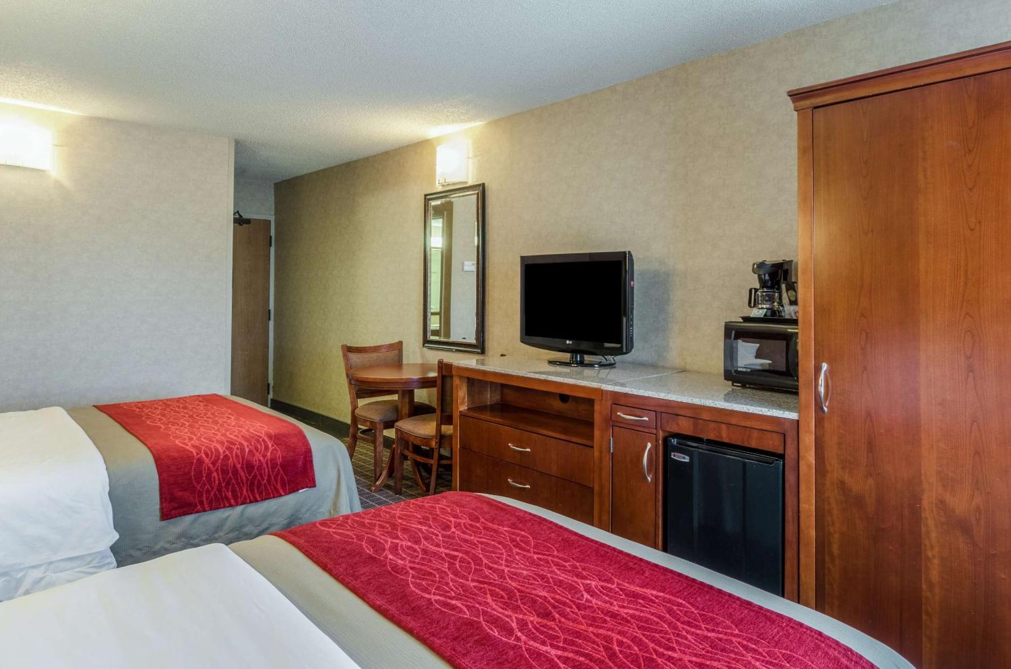 Comfort Inn & Suites West Springfield Bagian luar foto