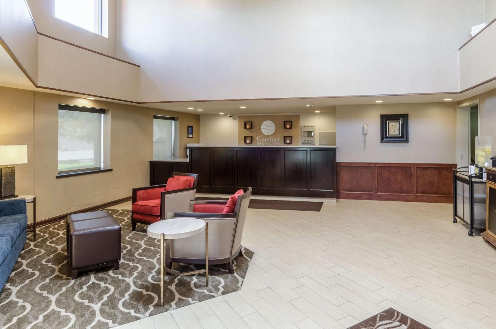 Comfort Inn & Suites West Springfield Bagian luar foto