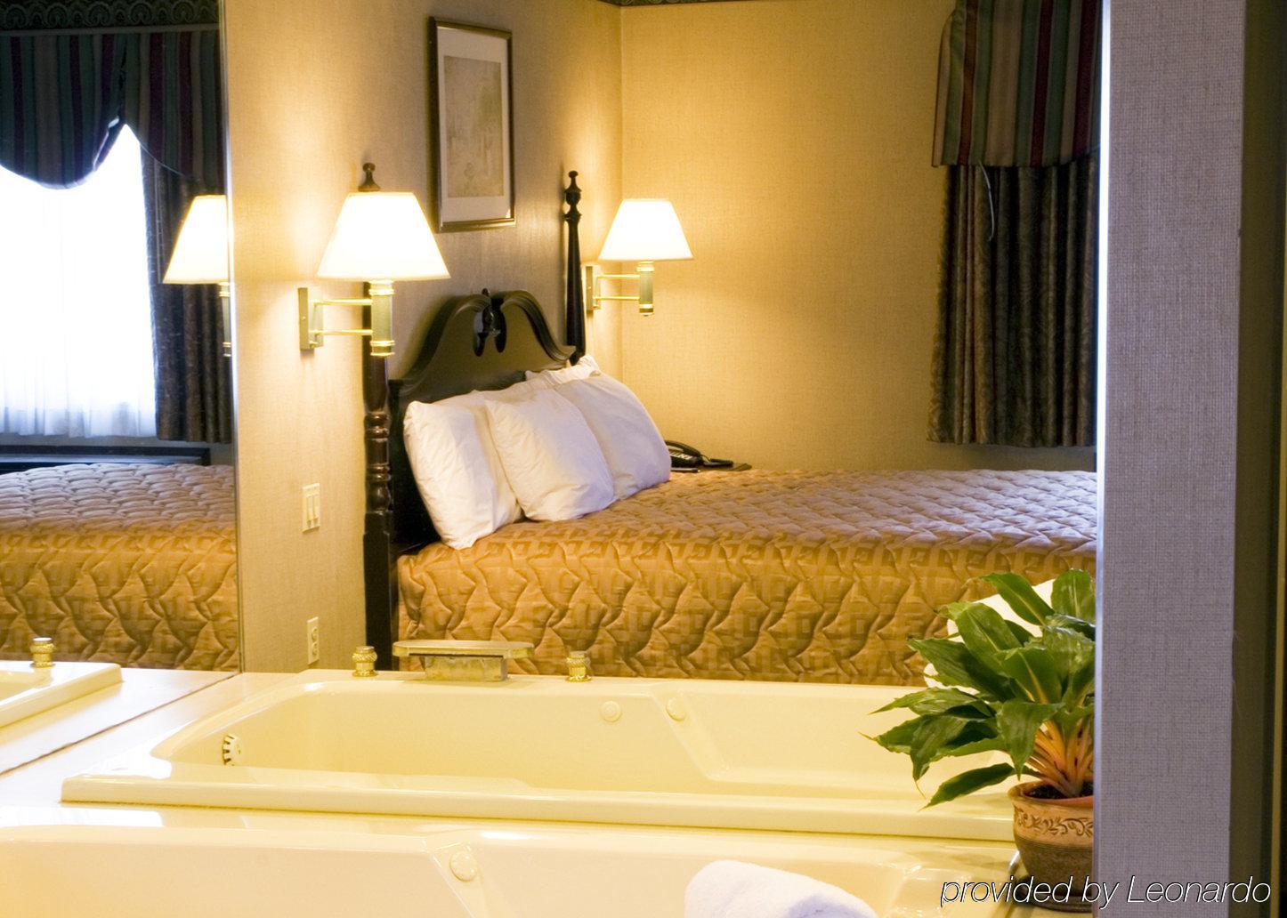 Comfort Inn & Suites West Springfield Bagian luar foto