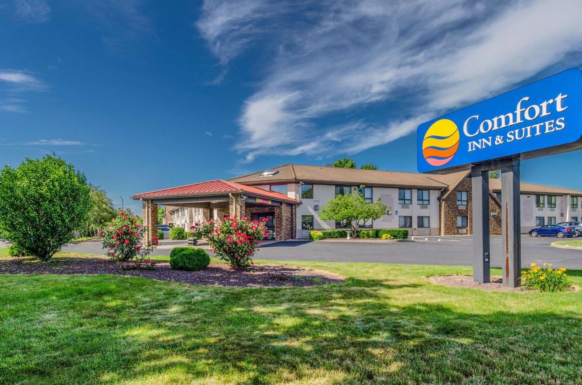 Comfort Inn & Suites West Springfield Bagian luar foto