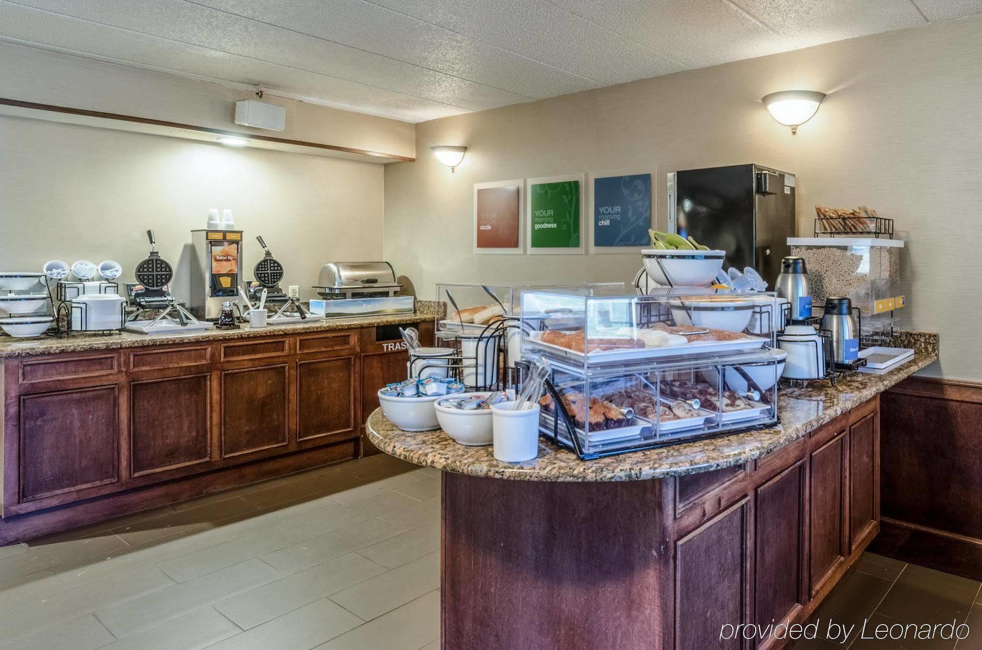 Comfort Inn & Suites West Springfield Bagian luar foto