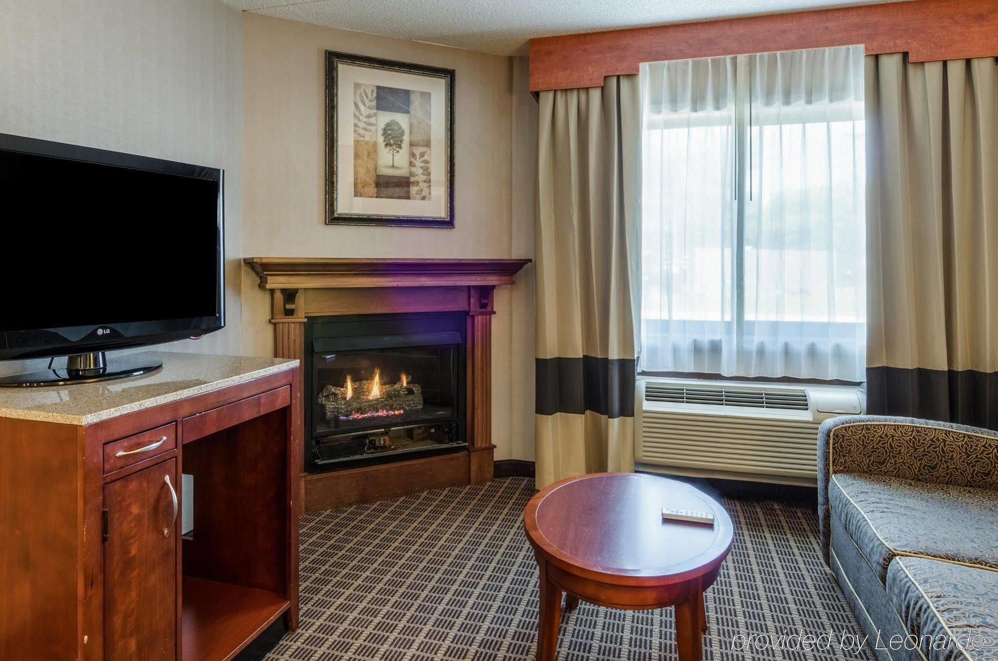 Comfort Inn & Suites West Springfield Bagian luar foto
