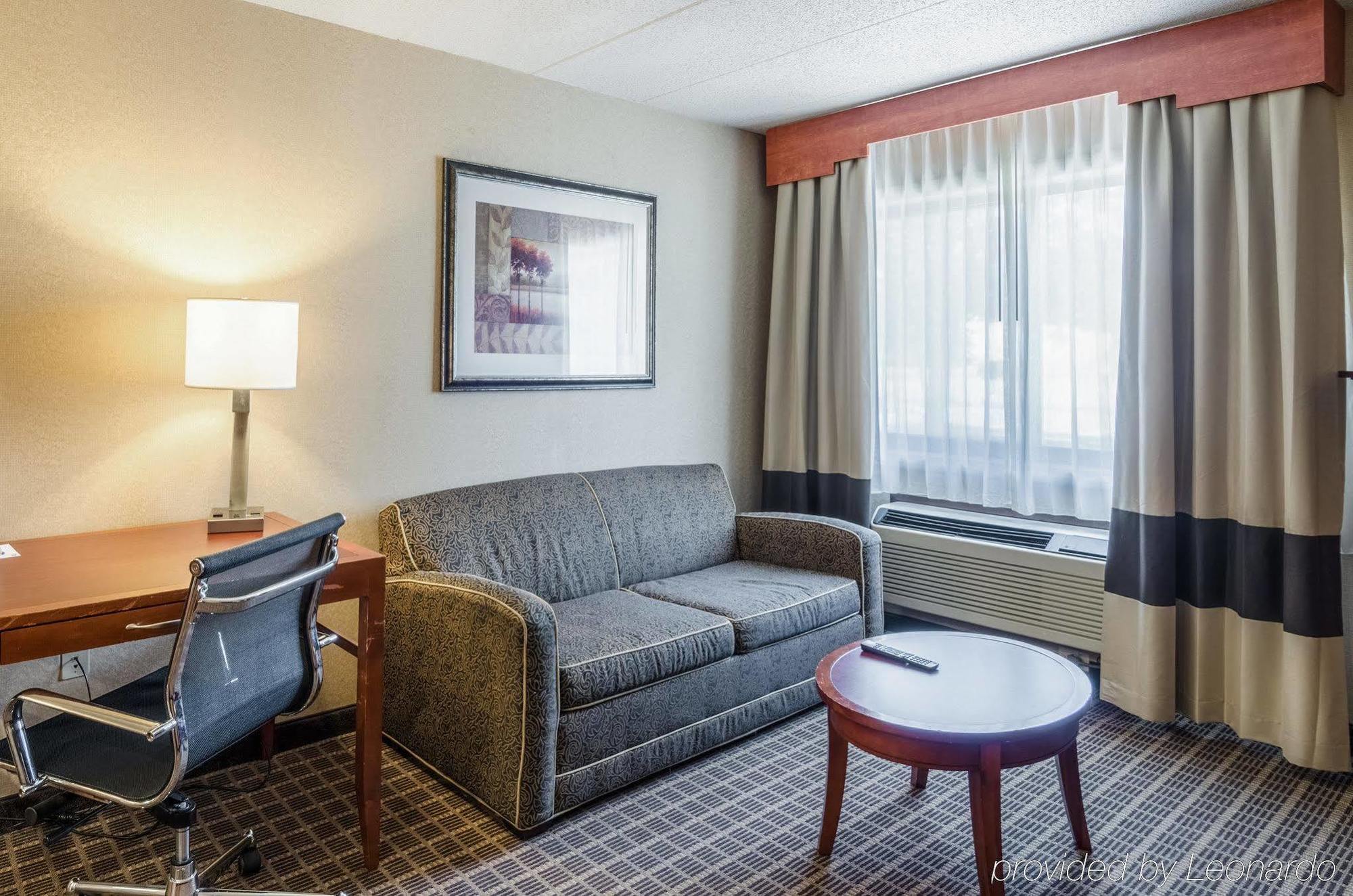 Comfort Inn & Suites West Springfield Bagian luar foto