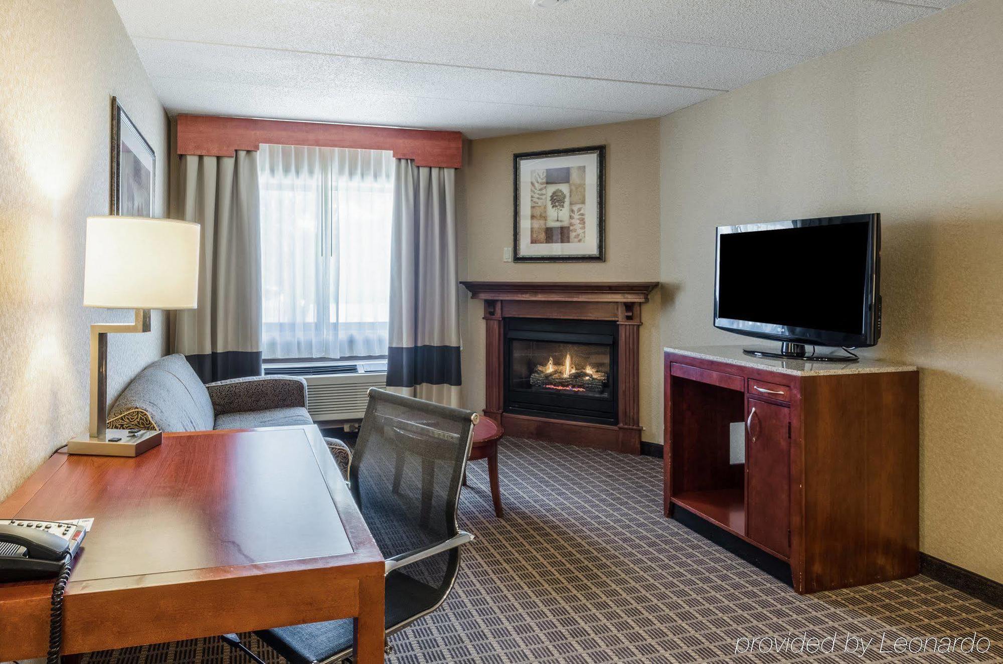 Comfort Inn & Suites West Springfield Bagian luar foto