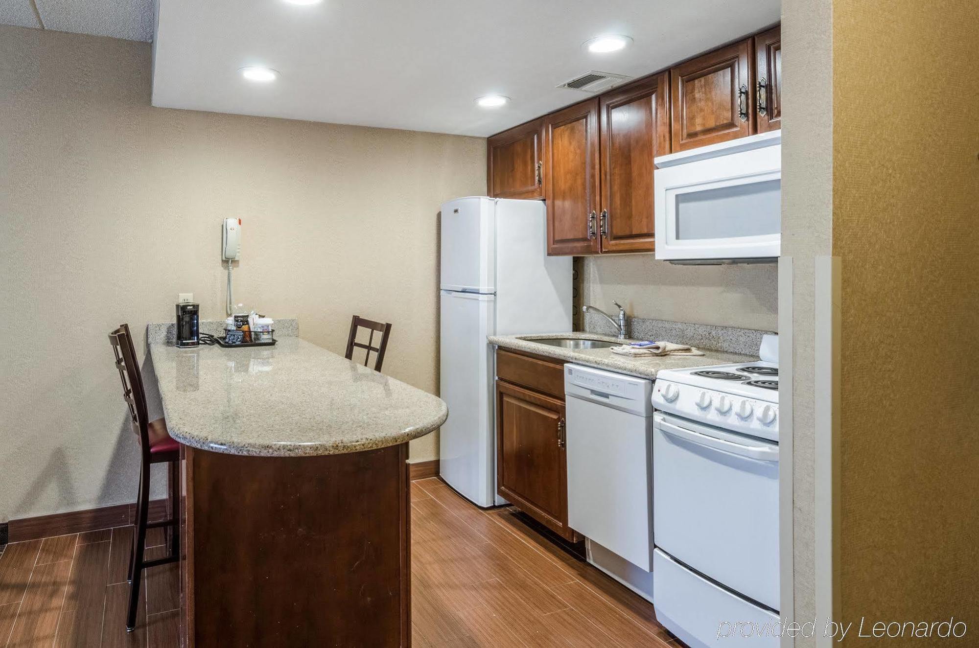 Comfort Inn & Suites West Springfield Bagian luar foto