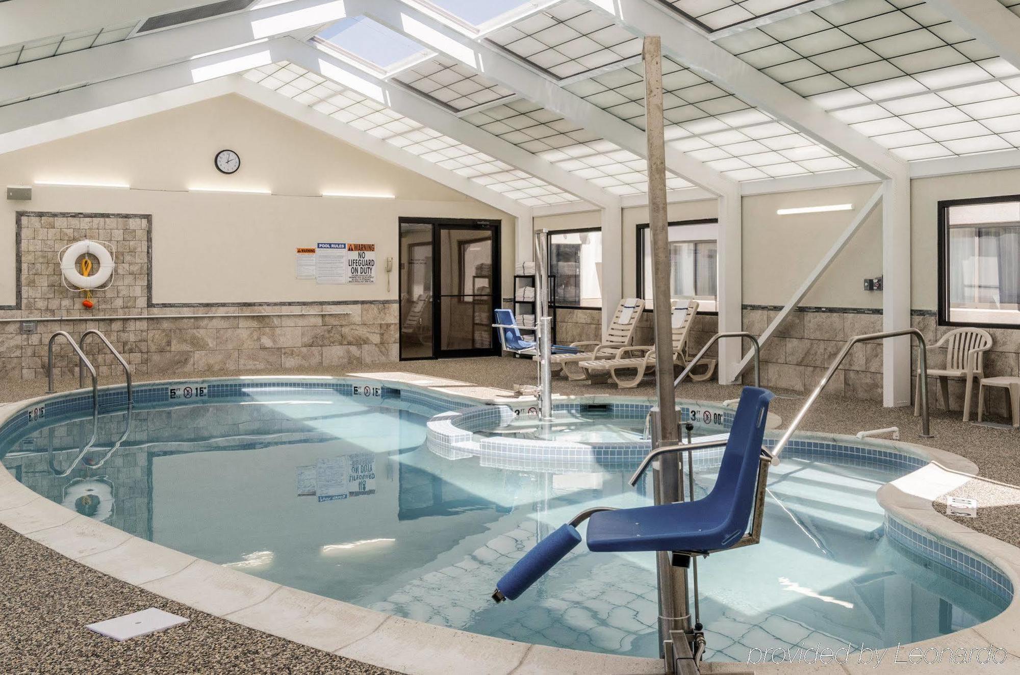 Comfort Inn & Suites West Springfield Bagian luar foto