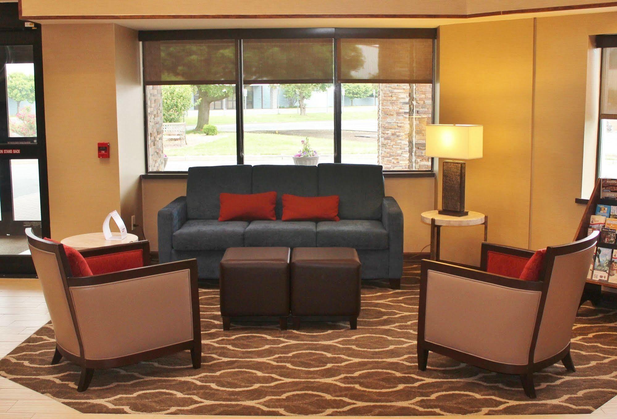 Comfort Inn & Suites West Springfield Bagian luar foto